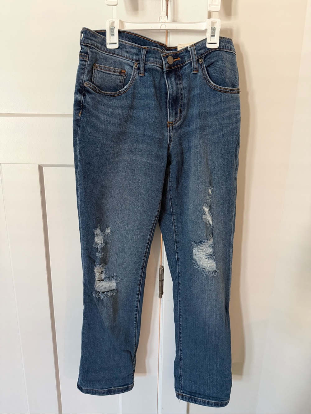 Universal Thread Women's Straight Leg Distressed Dark Blue Jeans